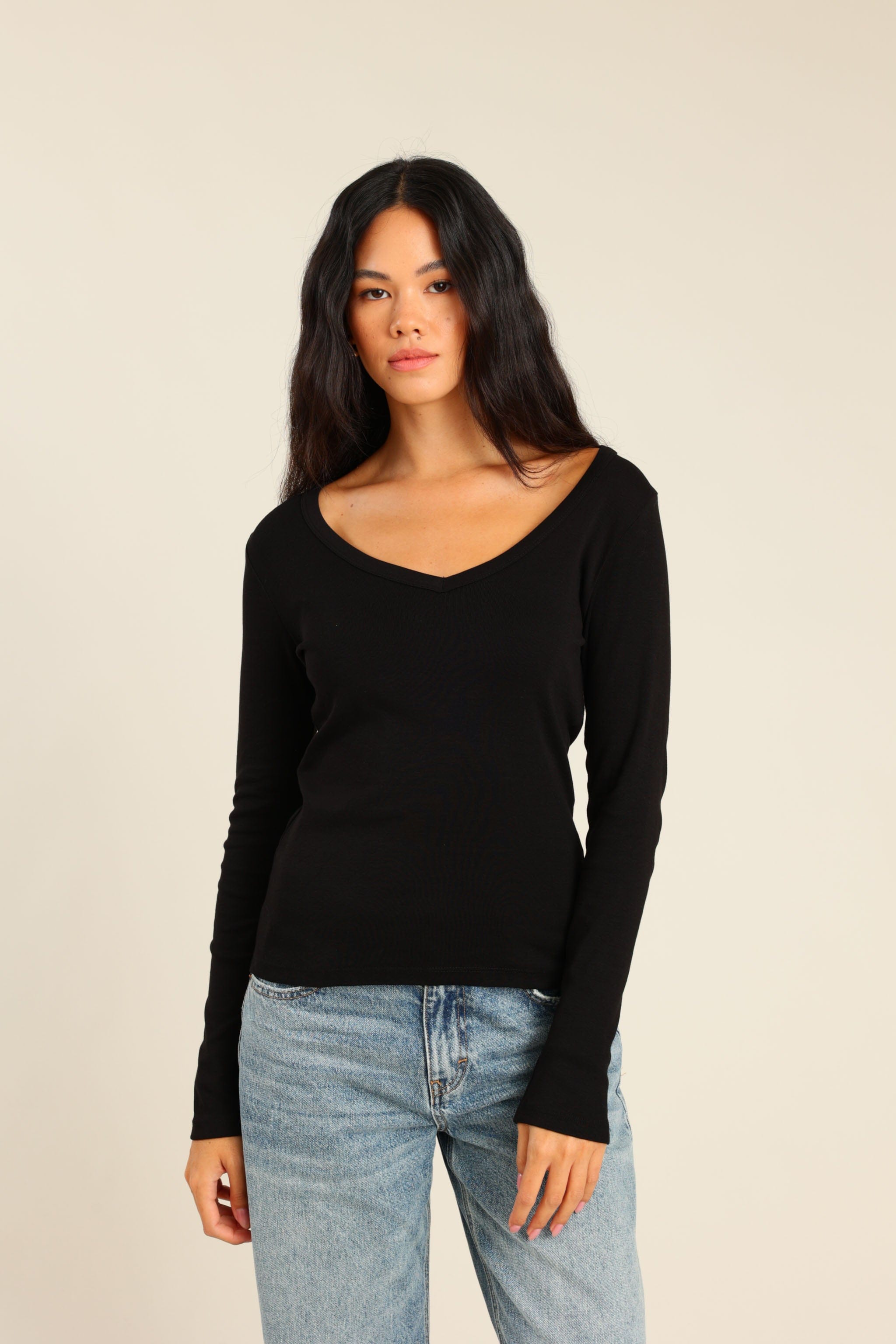 FOX נשים חולצה חולצה ארוכה צווארון V FOX | חולצה ארוכה צווארון V | קנה עכשיו