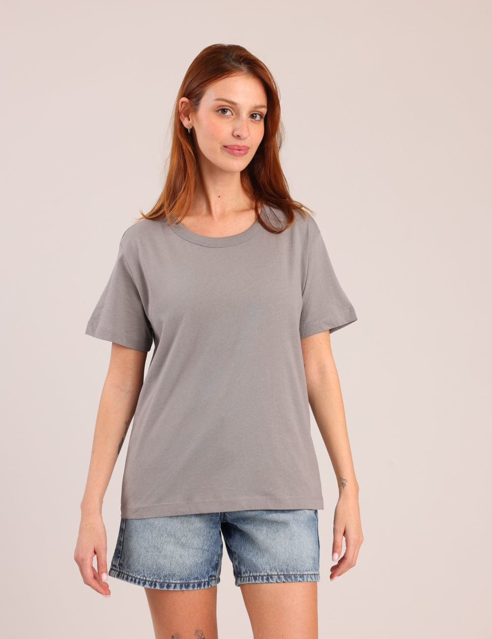 FOX נשים חולצה קצרה חולצת טישרט בייסיק עם צווארון עגול חולצת טישרט בייסיק עם צווארון עגול