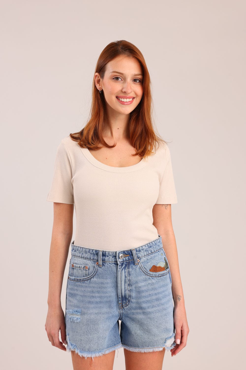 FOX נשים חולצה קצרה חולצת טריקו בייסיק חולצת טריקו בייסיק