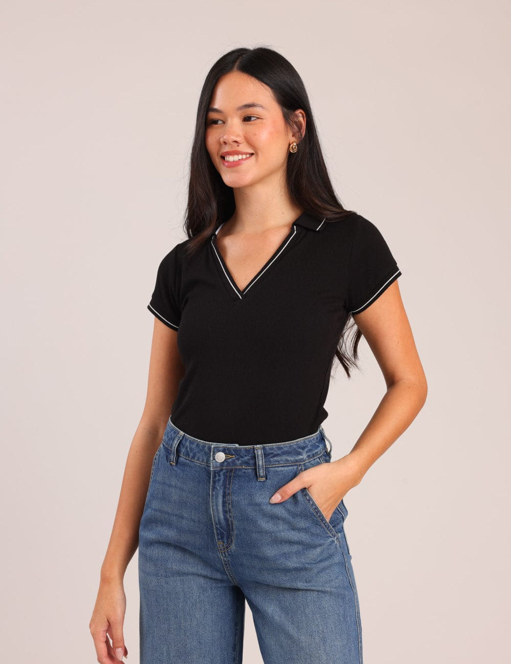 FOX נשים חולצה קצרה חולצת V עם צווארון חולצת V עם צווארון