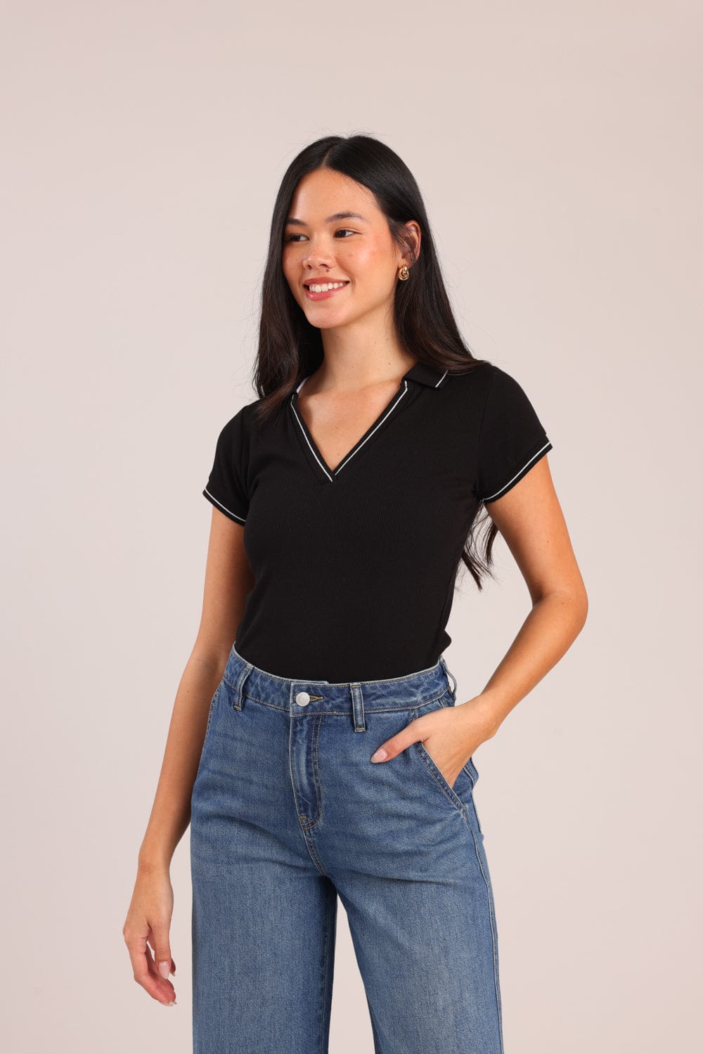 FOX נשים חולצה קצרה חולצת V עם צווארון חולצת V עם צווארון