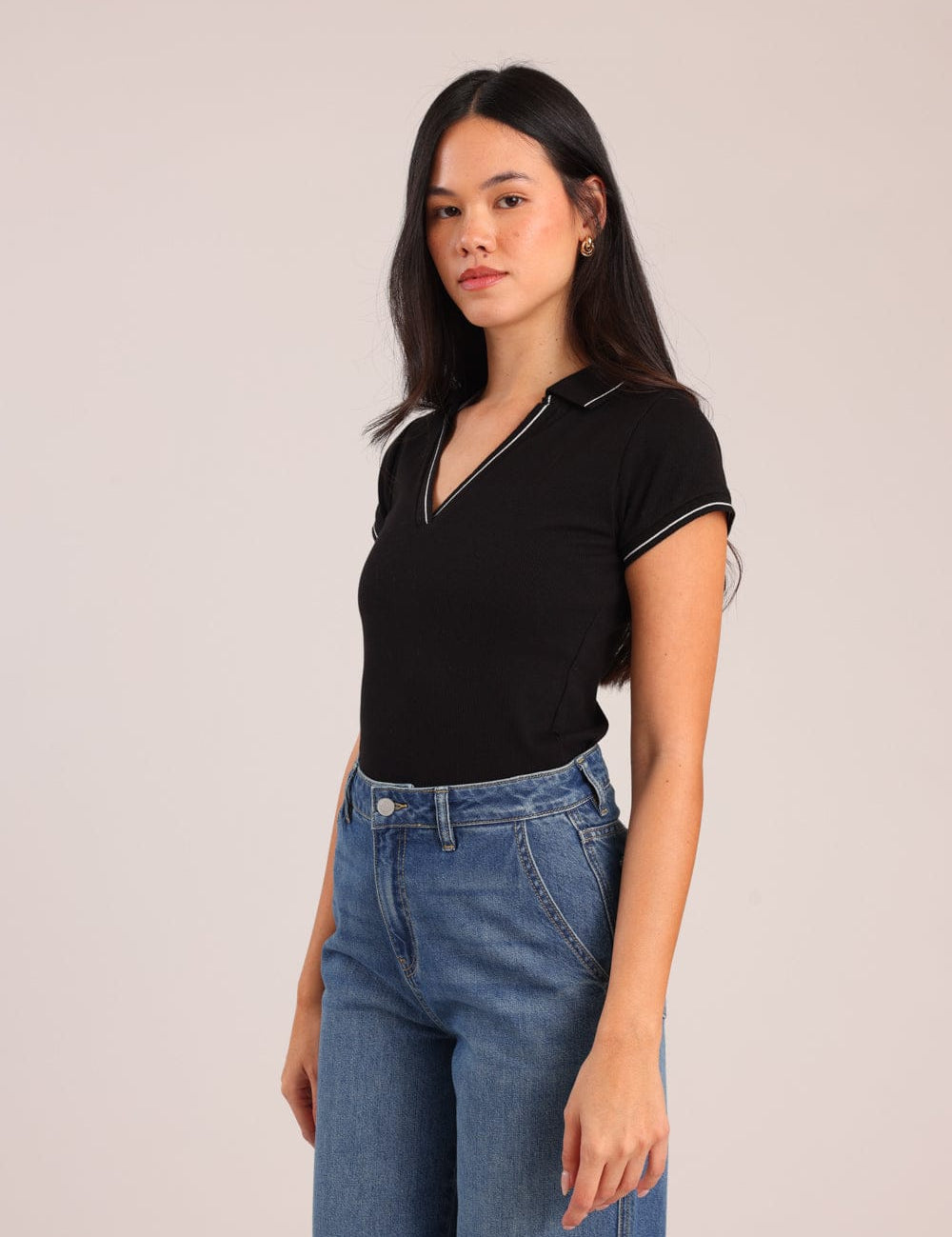 FOX נשים חולצה קצרה חולצת V עם צווארון חולצת V עם צווארון