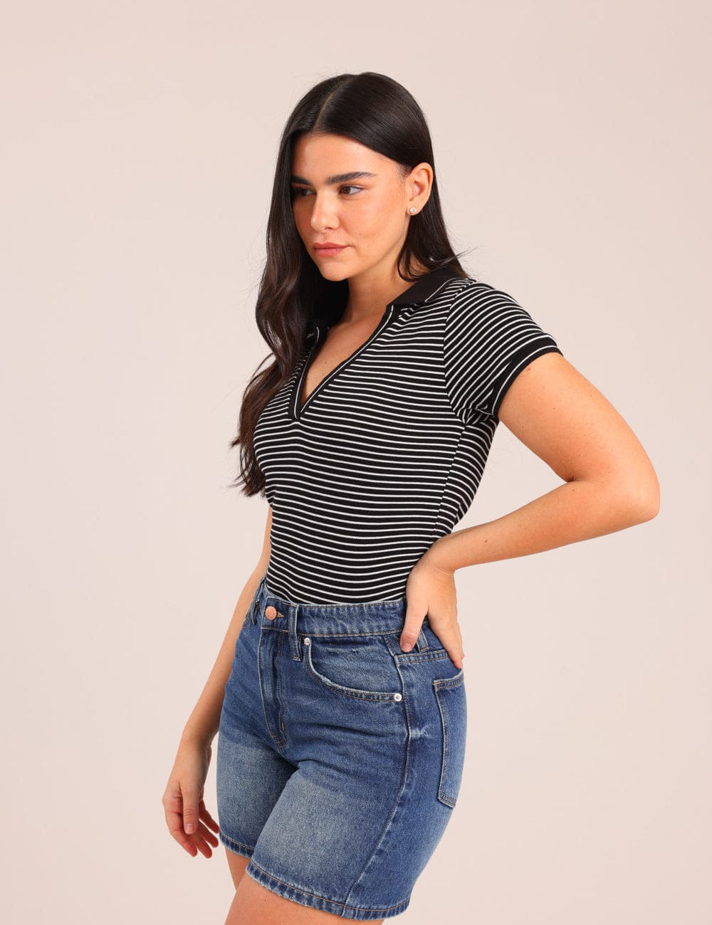 FOX נשים חולצה קצרה חולצת V עם צווארון חולצת V עם צווארון