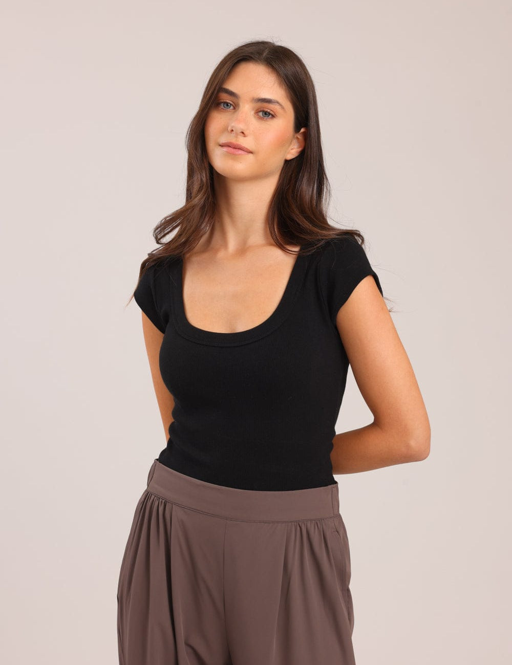 FOX נשים חולצה חולצה קצרה חלקה חולצה קצרה חלקה