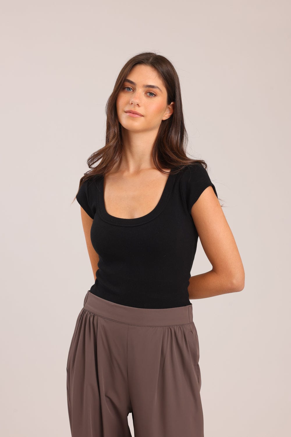 FOX נשים חולצה חולצה קצרה חלקה חולצה קצרה חלקה