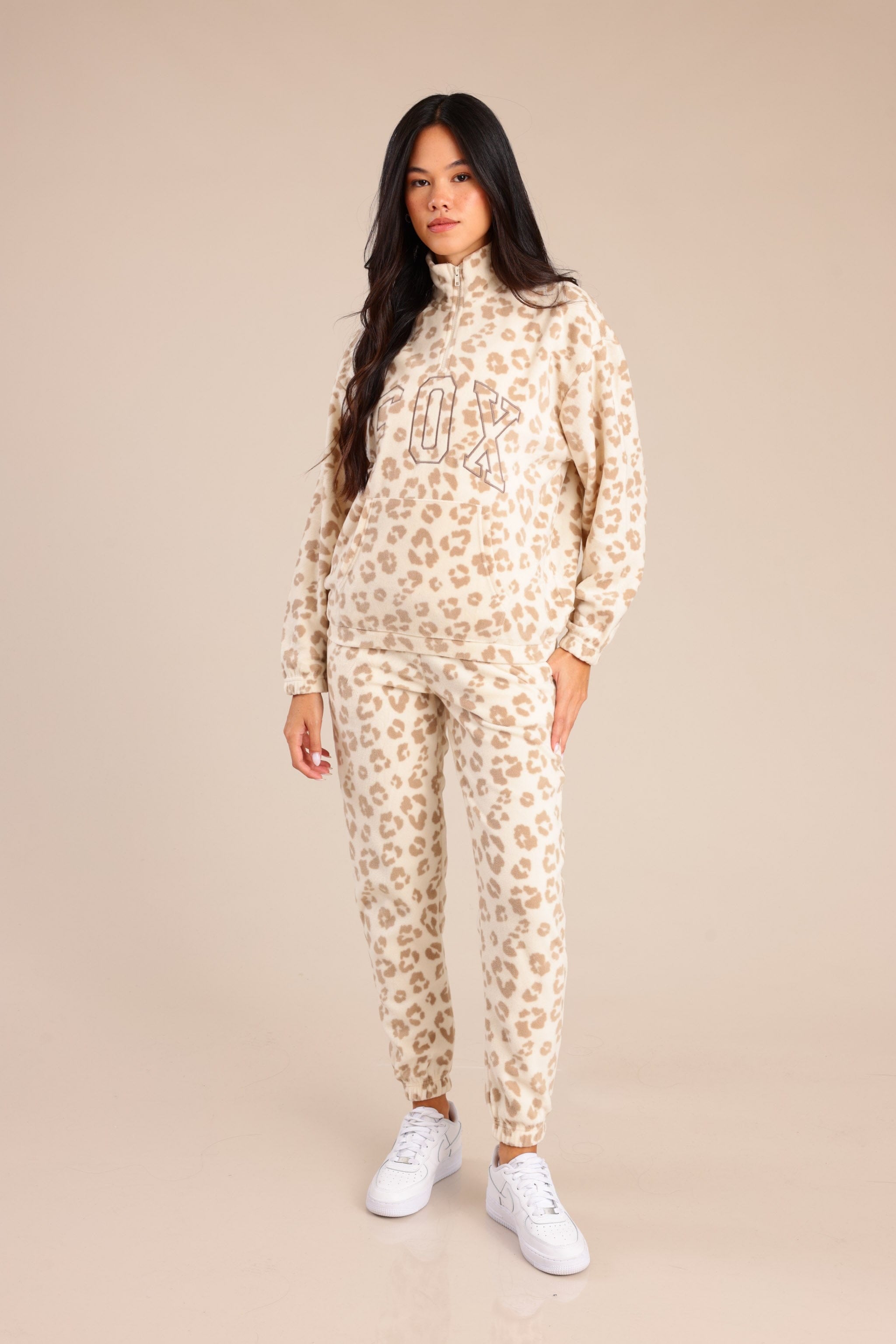 FOX נשים פליזים מכנסי פליז עם הדפס מנומר מכנסי פליז עם הדפס מנומר