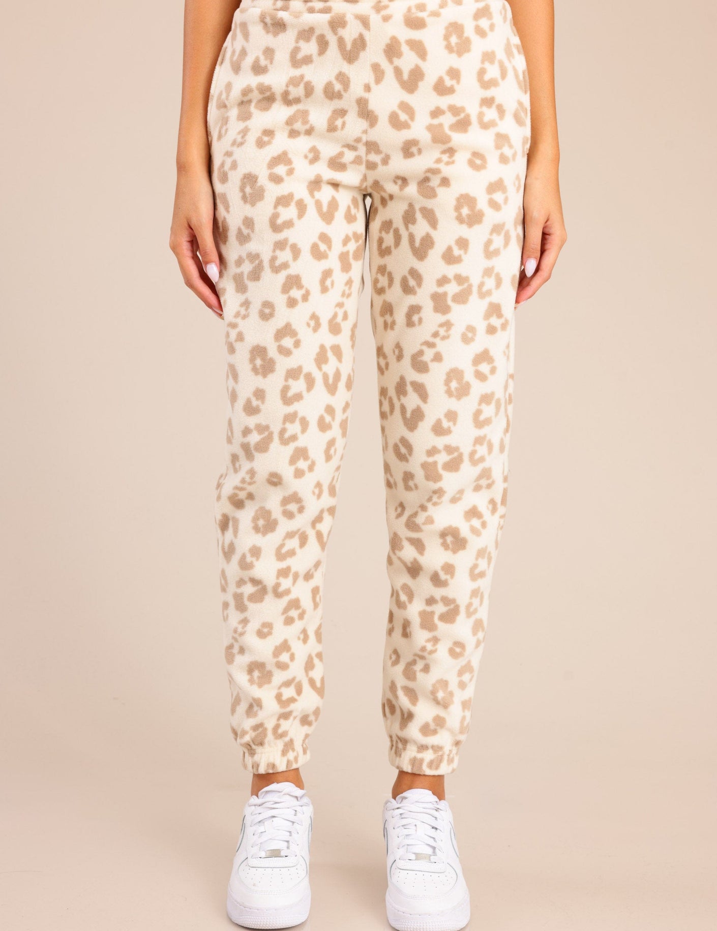 FOX נשים פליזים מכנסי פליז עם הדפס מנומר מכנסי פליז עם הדפס מנומר