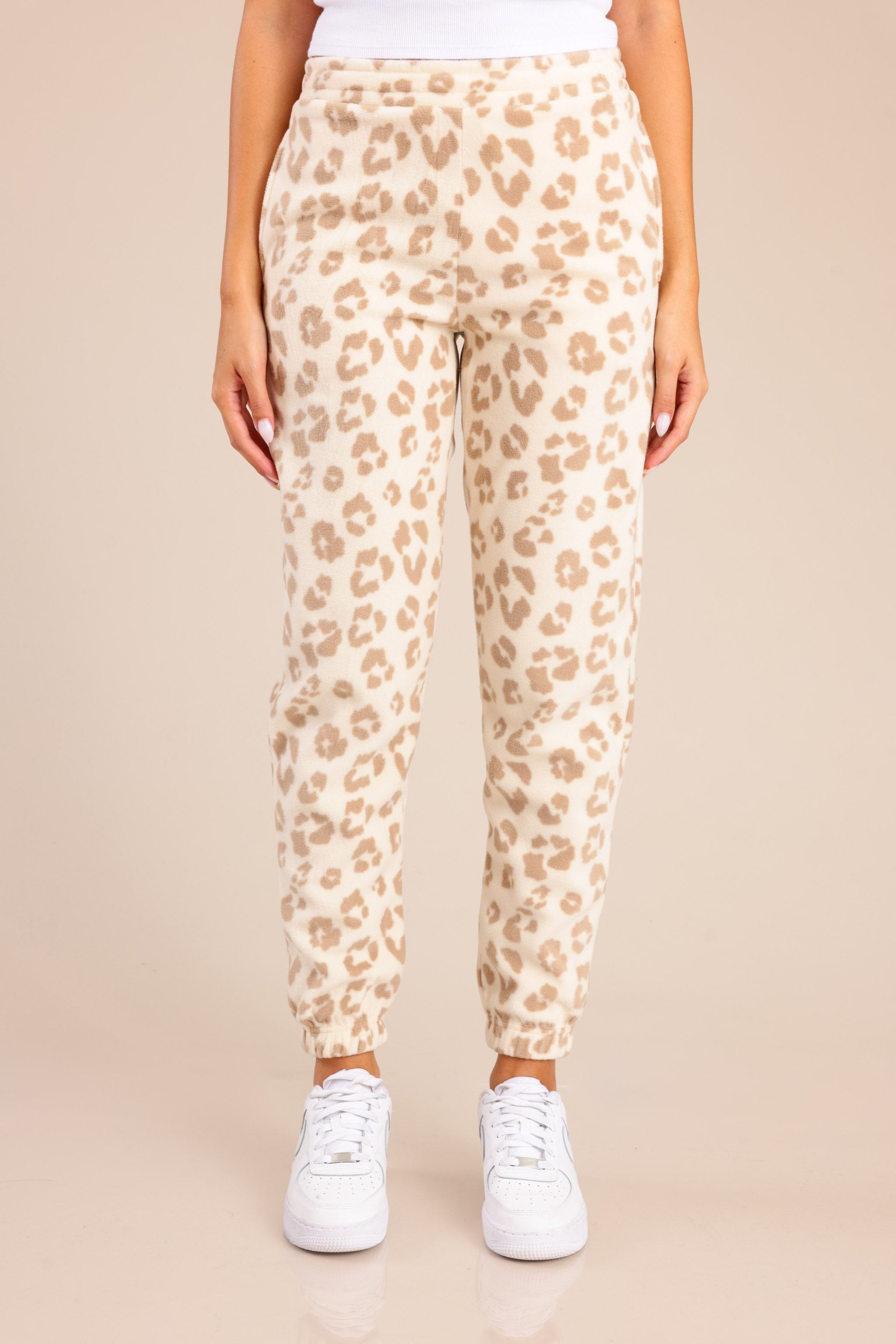 FOX נשים פליזים מכנסי פליז עם הדפס מנומר מכנסי פליז עם הדפס מנומר