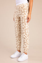 FOX נשים פליזים מכנסי פליז עם הדפס מנומר מכנסי פליז עם הדפס מנומר