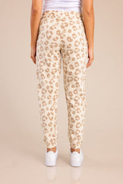 FOX נשים פליזים מכנסי פליז עם הדפס מנומר מכנסי פליז עם הדפס מנומר