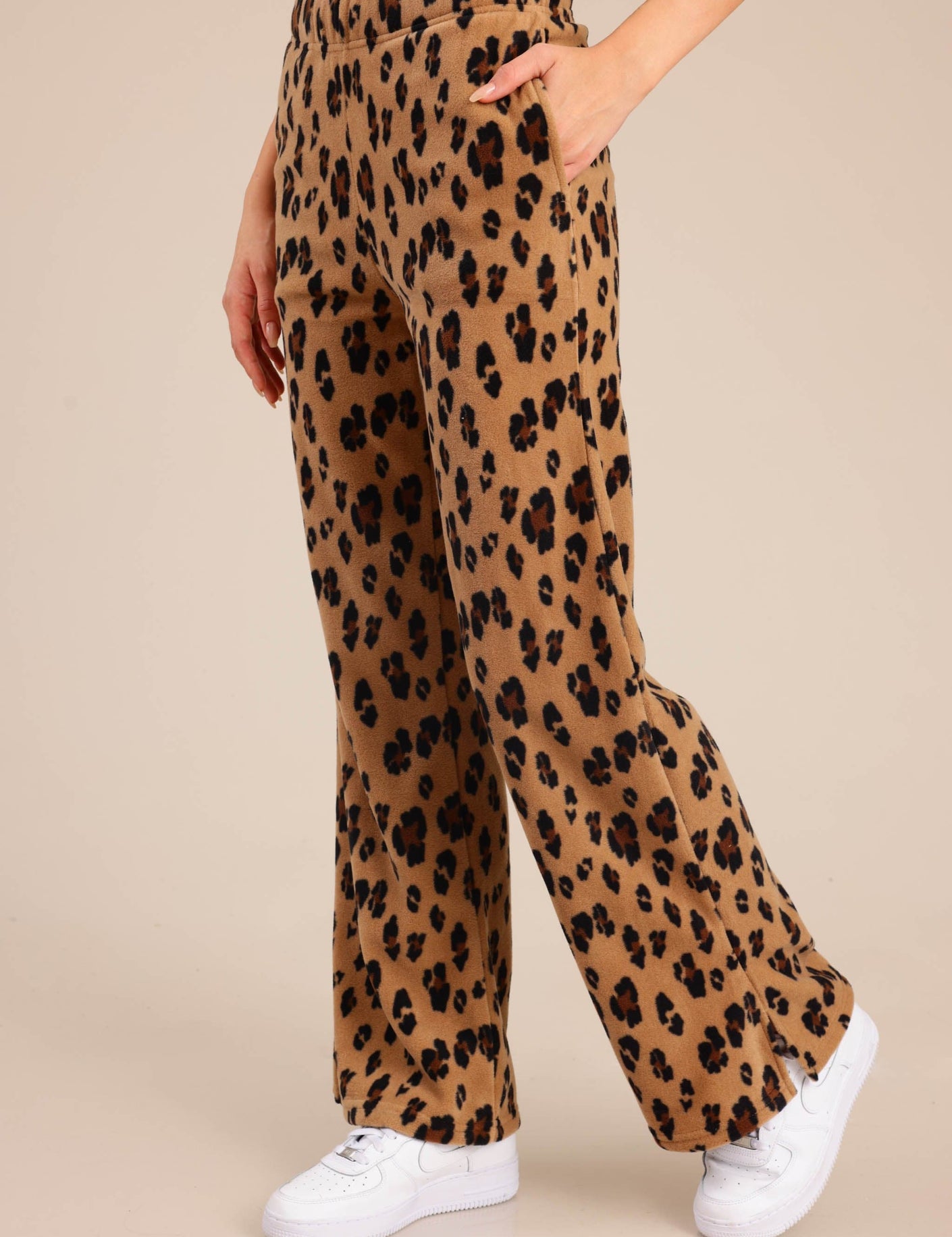 FOX נשים פליזים מכנסי פליז עם הדפס מנומר מכנסי פליז עם הדפס מנומר