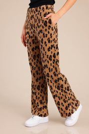 FOX נשים פליזים מכנסי פליז עם הדפס מנומר מכנסי פליז עם הדפס מנומר