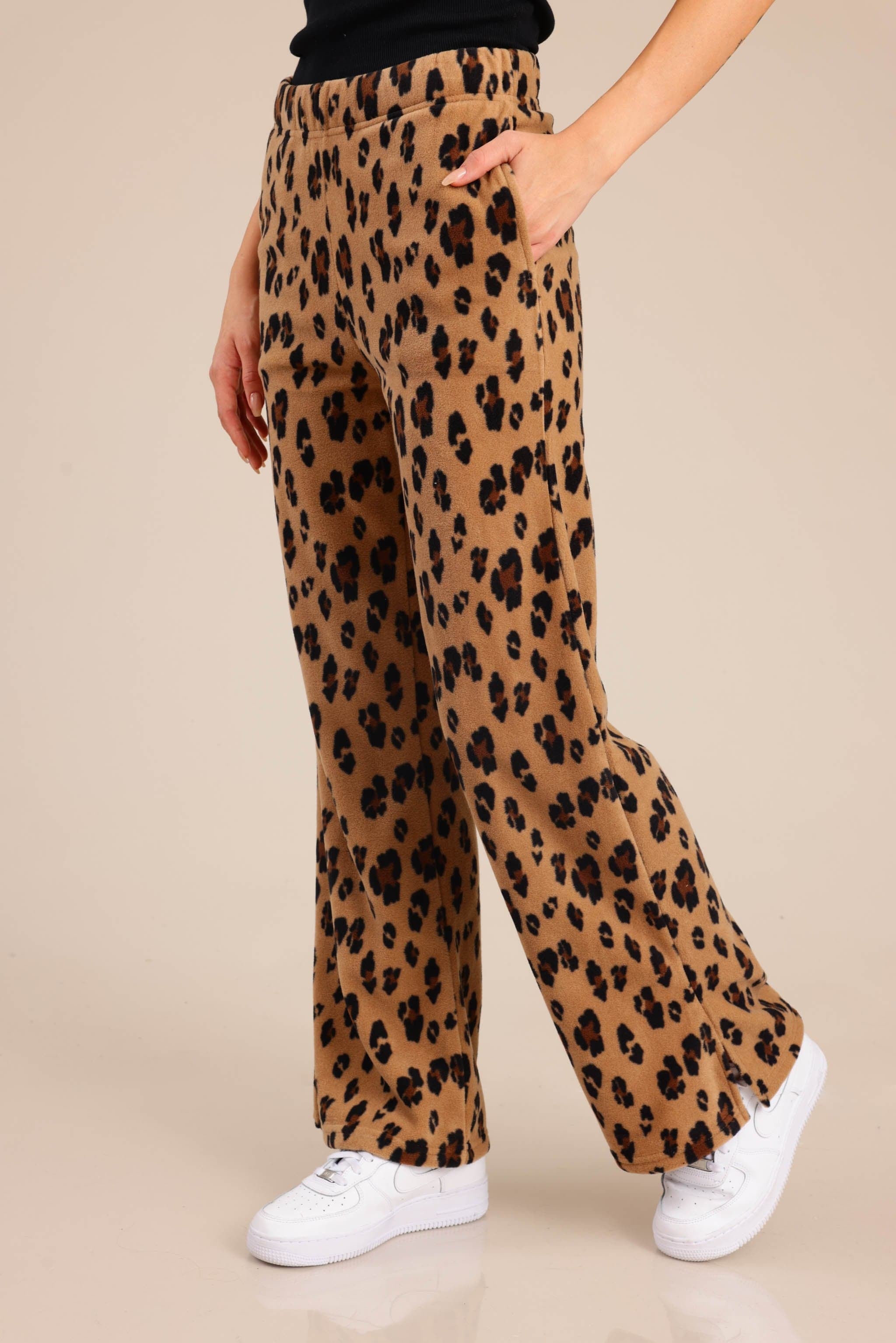 FOX נשים פליזים מכנסי פליז עם הדפס מנומר מכנסי פליז עם הדפס מנומר