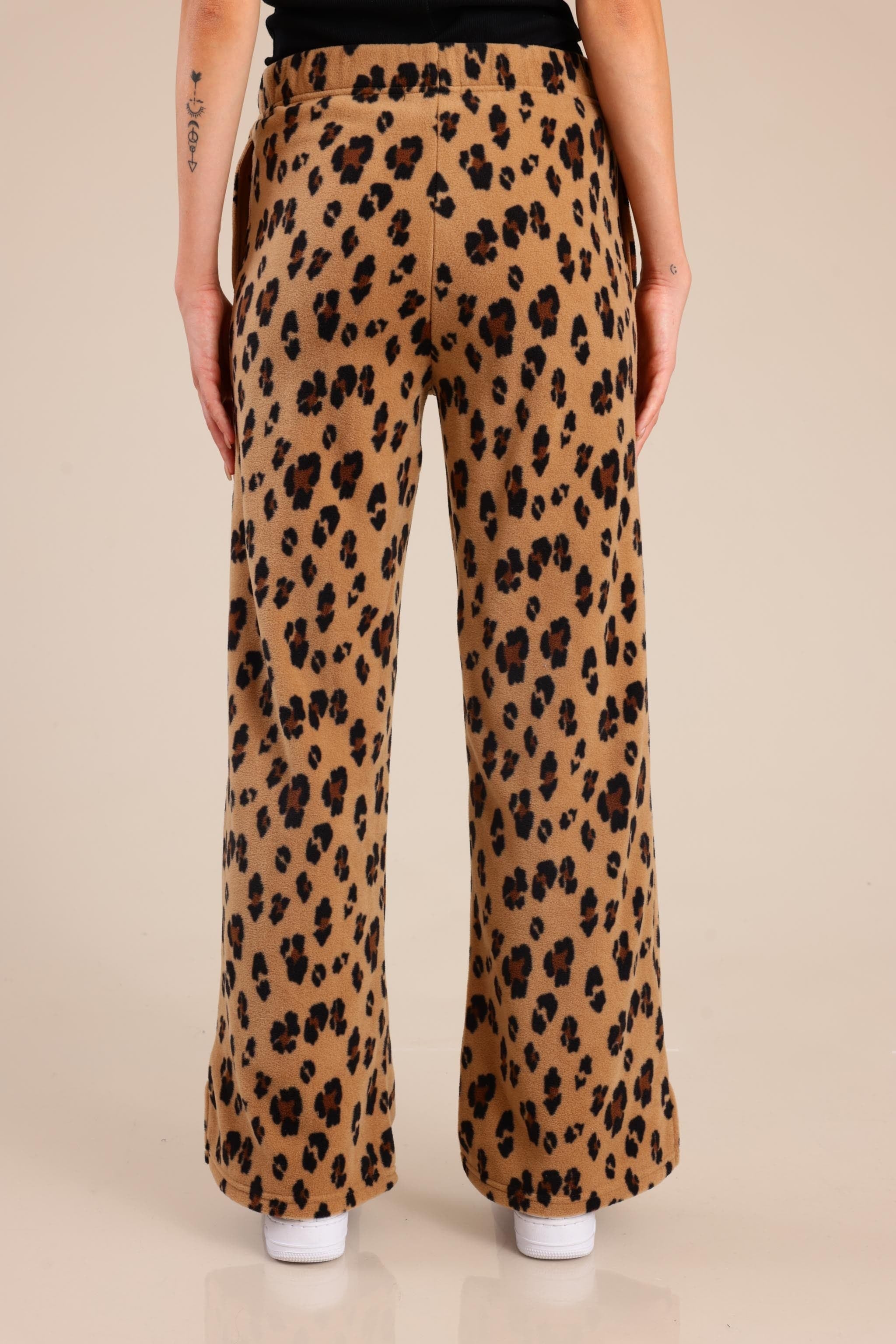 FOX נשים פליזים מכנסי פליז עם הדפס מנומר מכנסי פליז עם הדפס מנומר