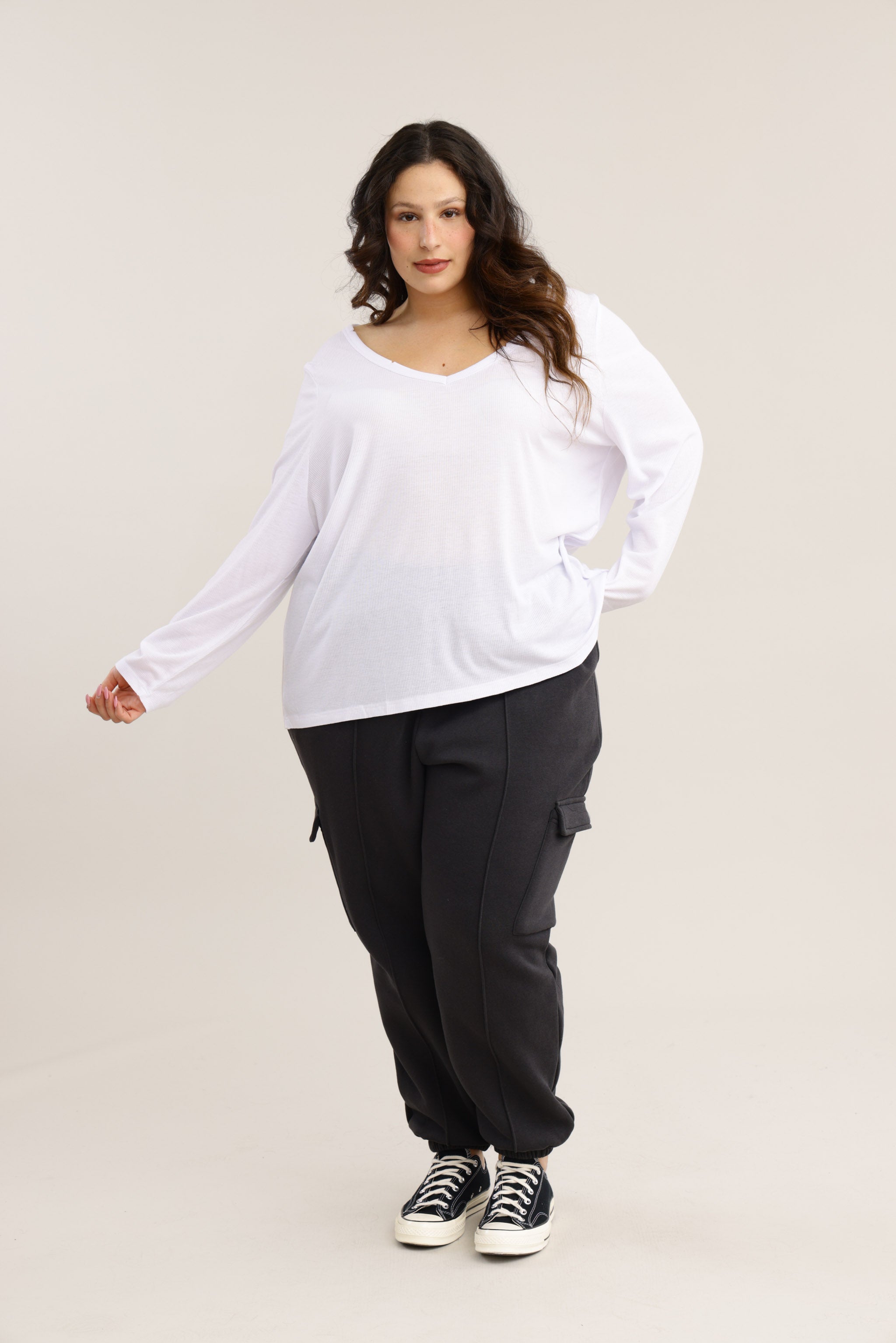 חולצת בייסיק צווארון PLUS SIZE | V