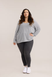 חולצת בייסיק צווארון PLUS SIZE | V