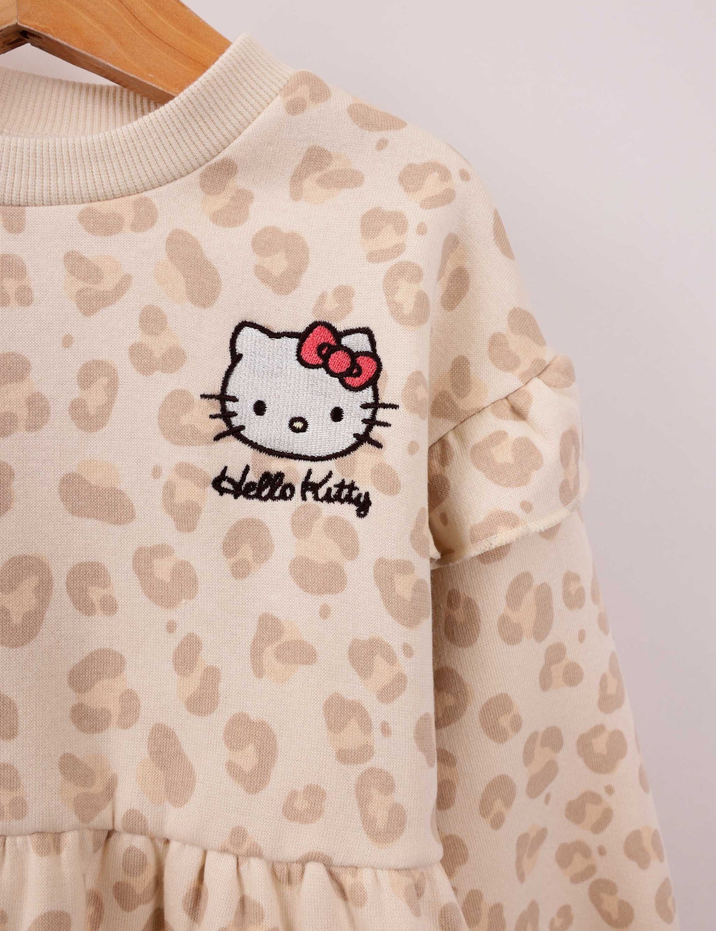 FOX FOX אחר שמלה ממותגת הלו קיטי שמלה ממותגת הלו קיטי