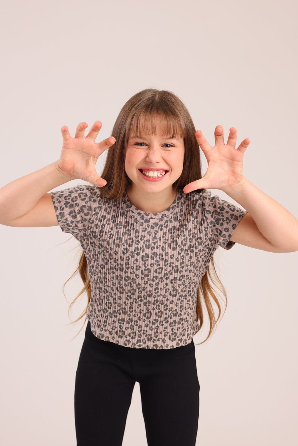 FOX בנות חולצה קצרה חולצת ריב עם הדפס מנומר חולצת ריב עם הדפס מנומר