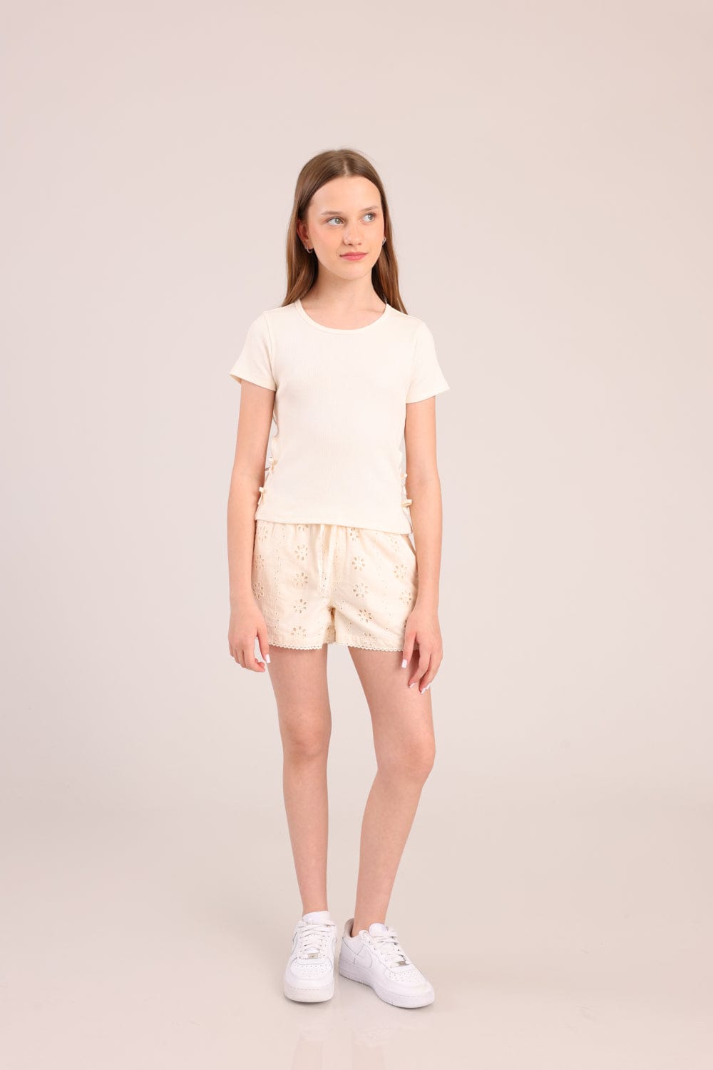 FOX בנות חולצה קצרה חולצת ריב עם פתחים בצדדים חולצת ריב עם פתחים בצדדים