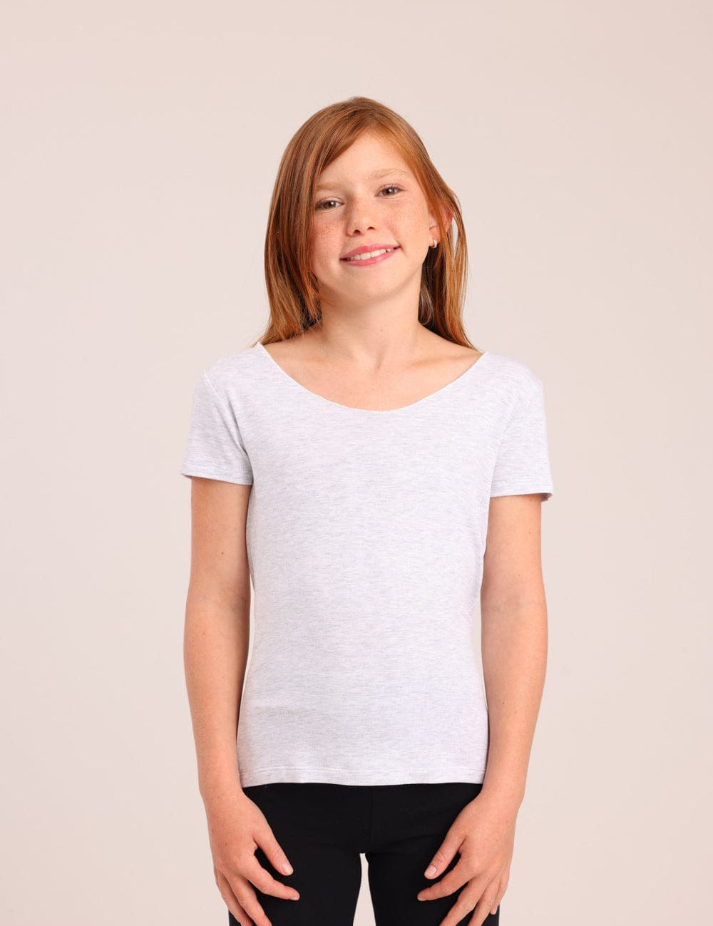 FOX בנות חולצה קצרה טישרט בייסיק צווארון V גזור טישרט בייסיק צווארון V גזור