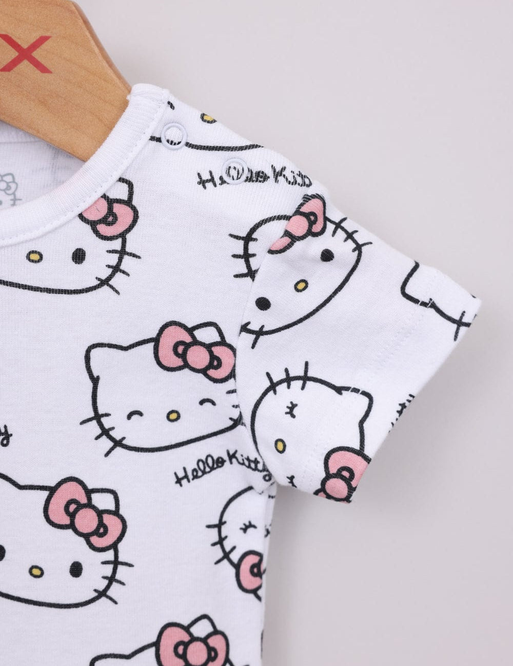 FOX NB אחר בגד גוף קצר ממותג הלו קיטי בגד גוף קצר ממותג הלו קיטי