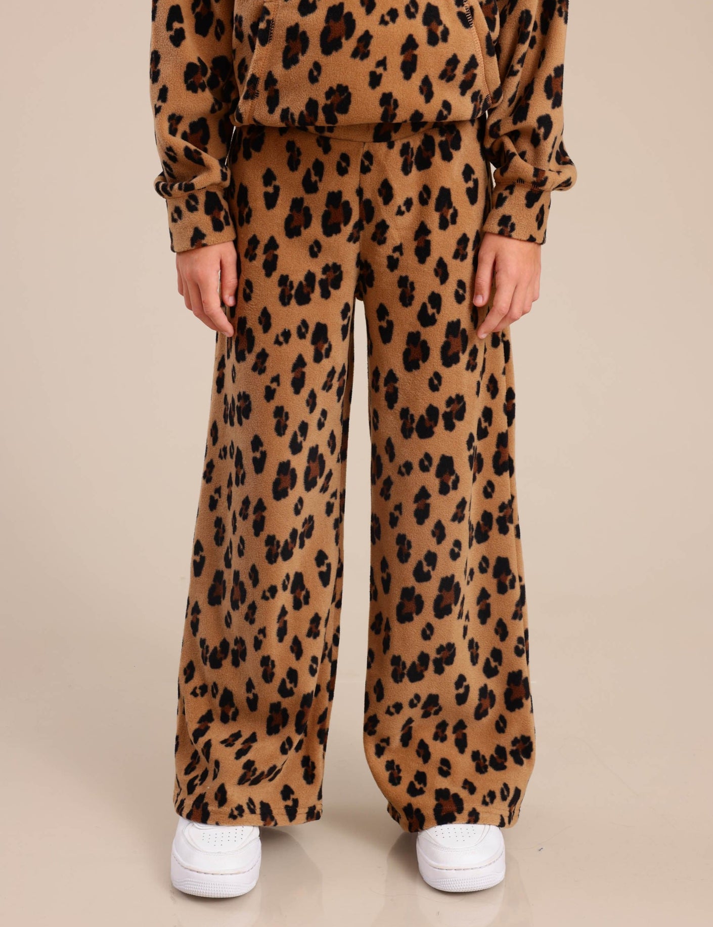 FOX בנות פליזים מכנסי פליז עם הדפס מנומר מכנסי פליז עם הדפס מנומר