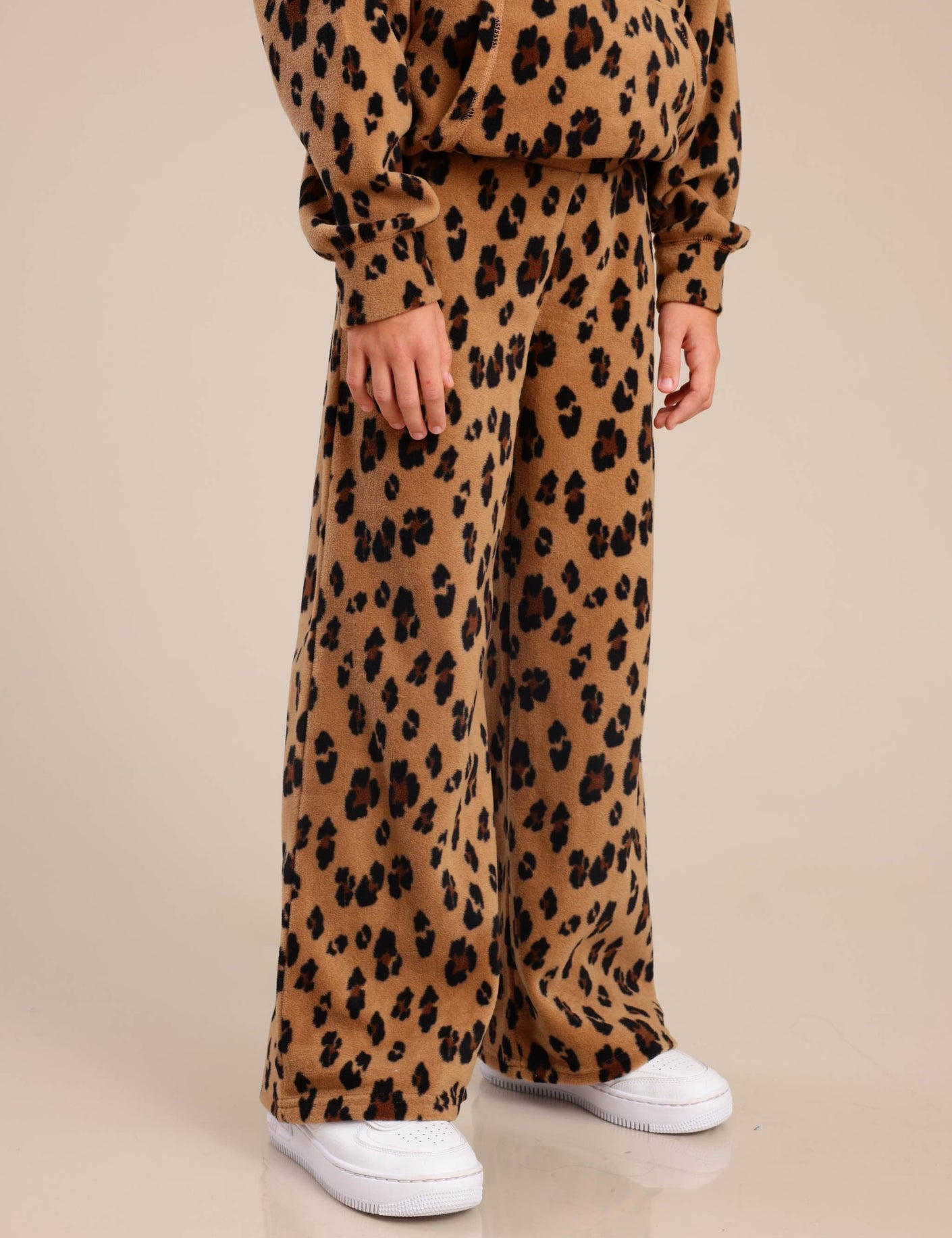 FOX בנות פליזים מכנסי פליז עם הדפס מנומר מכנסי פליז עם הדפס מנומר