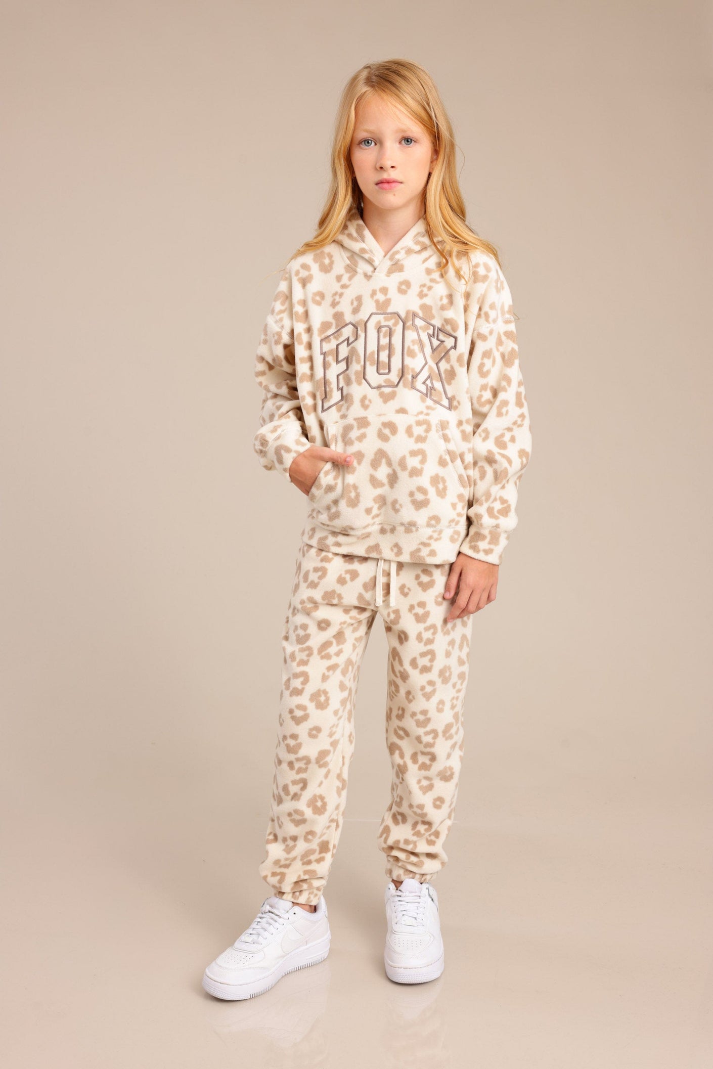 FOX בנות פליזים מכנסי פליס עם הדפס מנומר מכנסי פליס עם הדפס מנומר