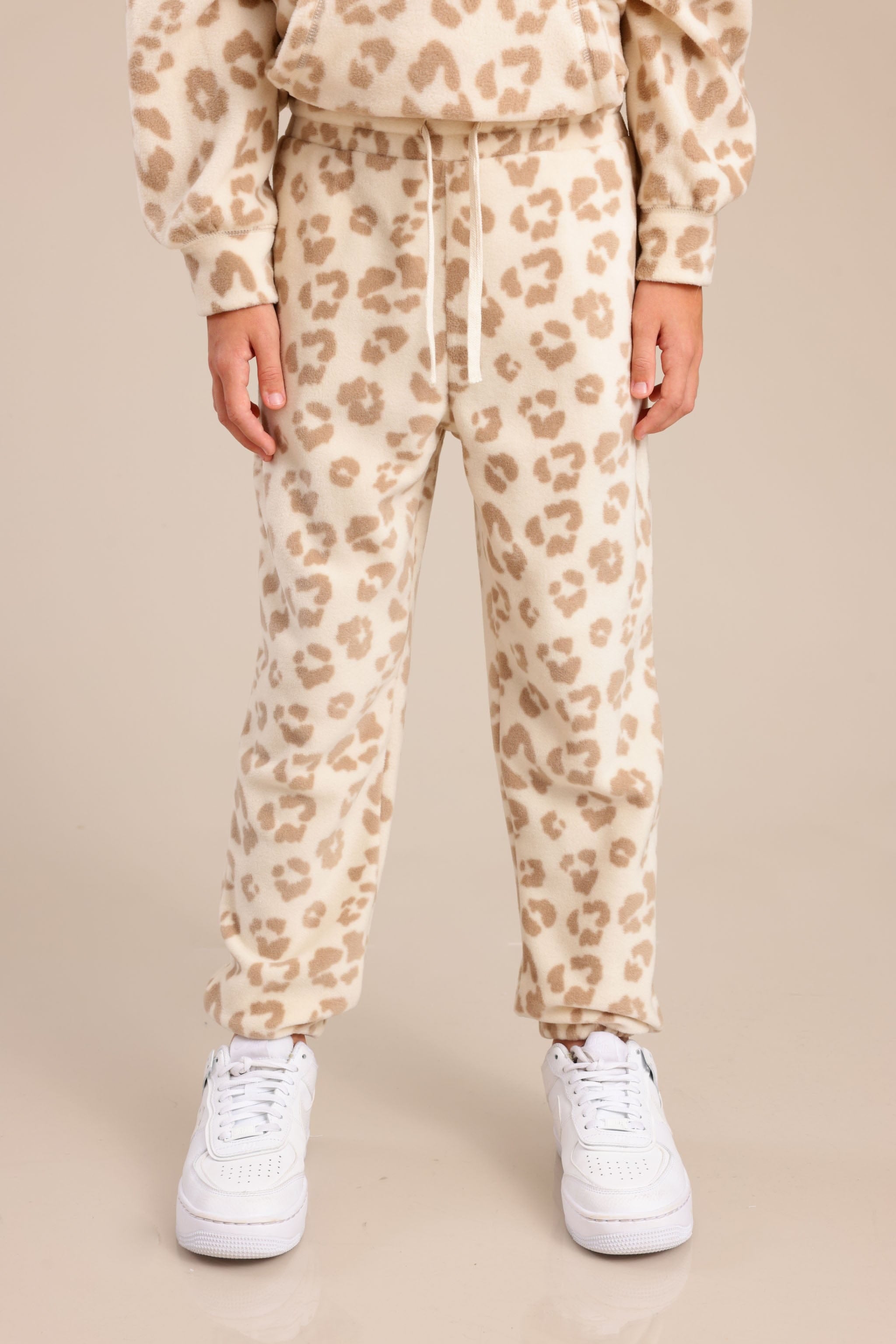 FOX בנות פליזים מכנסי פליס עם הדפס מנומר מכנסי פליס עם הדפס מנומר