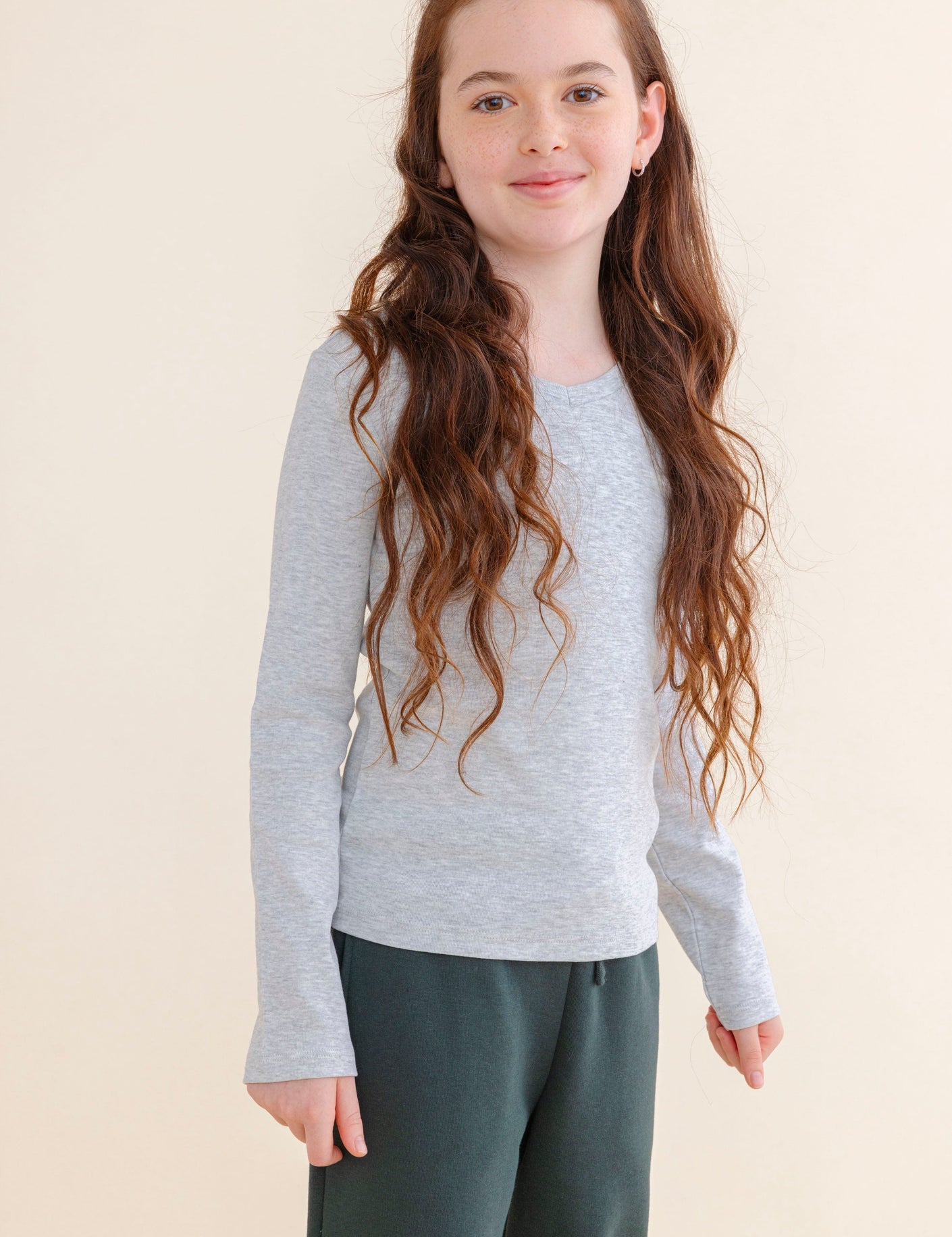 FOX בנות חולצה חולצת בייסיק V ריב FOX | חולצת בייסיק V ריב | קנה עכשיו