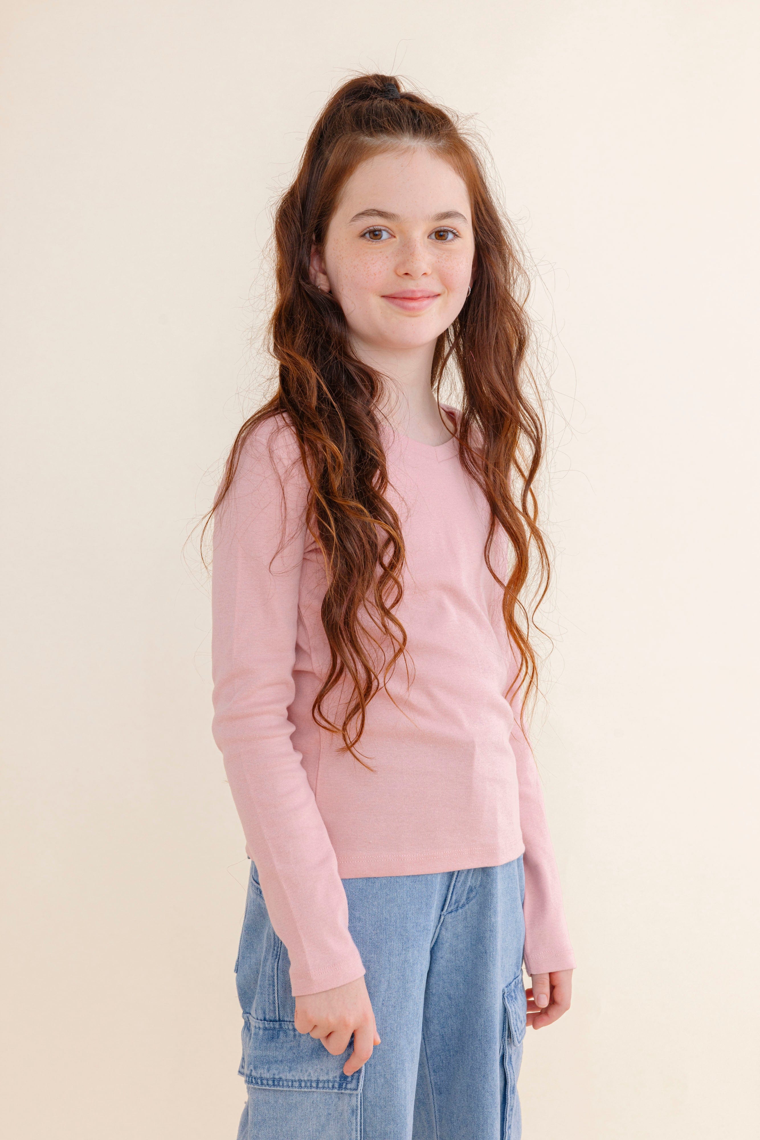 FOX בנות חולצה חולצת בייסיק V ריב FOX | חולצת בייסיק V ריב | קנה עכשיו