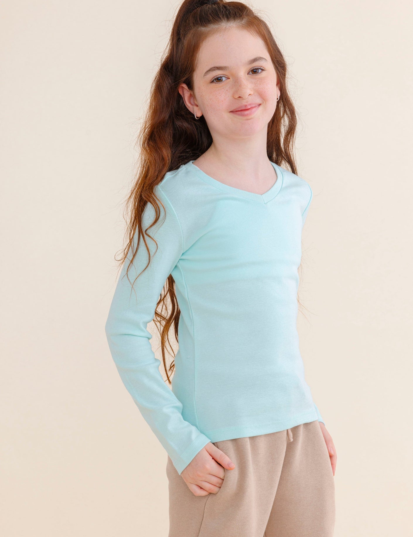 FOX בנות חולצה חולצת בייסיק V ריב FOX | חולצת בייסיק V ריב | קנה עכשיו