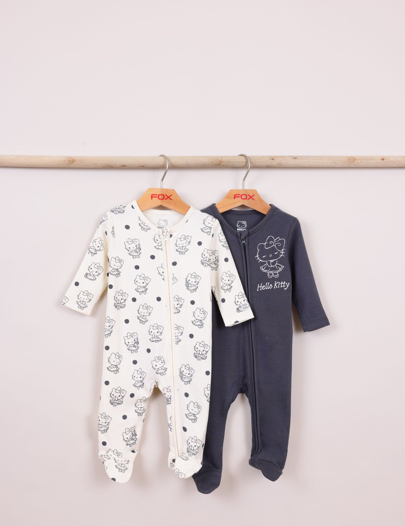 FOX NB אחר מארז 2 אוברולים הלו קיטי מארז 2 אוברולים הלו קיטי