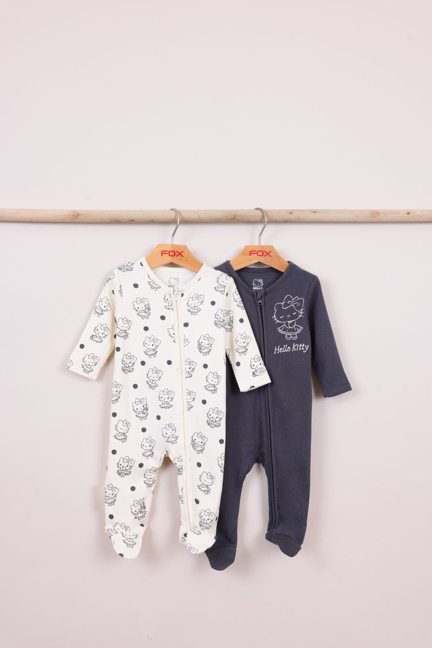 FOX NB אחר מארז 2 אוברולים הלו קיטי מארז 2 אוברולים הלו קיטי