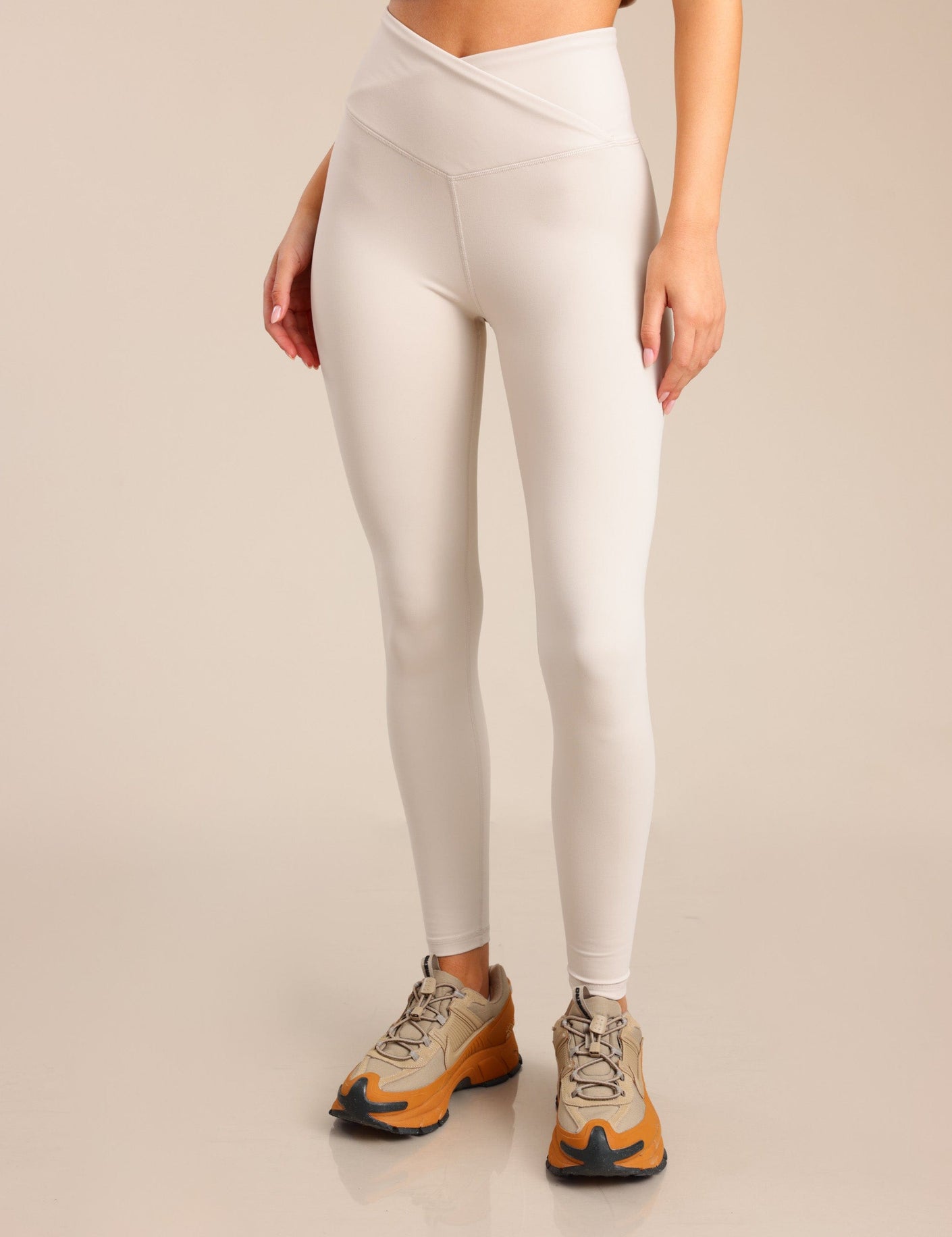 FOX נשים מכנסיים טייץ SOFT FEEL- V WAIST טייץ SOFT FEEL- V WAIST